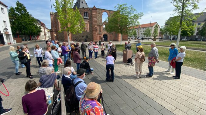 Abendlicher Rundgang in Hanau: Stadtgeschichte von Altstadt bis Neustadt in 90 Minuten Abendlicher Rundgang in Hanau: Stadtgeschichte von Altstadt bis Neustadt in 90 Minuten