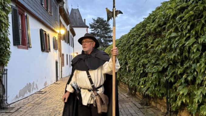 Eltville bietet im August Führungen in Burgturm und Altstadt sowie eine Gutenberg-Schiffstour Eltville bietet im August Führungen in Burgturm und Altstadt sowie eine Gutenberg-Schiffstour