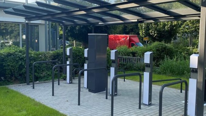 Fahrradstation am Elsässer Platz ergänzt Parkhaus mit Ladeinfrastruktur und Servicestation