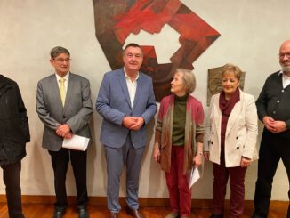 Franziska Haslingers historischer Burggrundriss hängt dauerhaft im Foyer des Congress Park Hanau