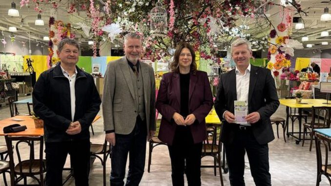 Frühlingsmarkt belebt leerstehendes Gebäude in Wiesbadener Fußgängerzone