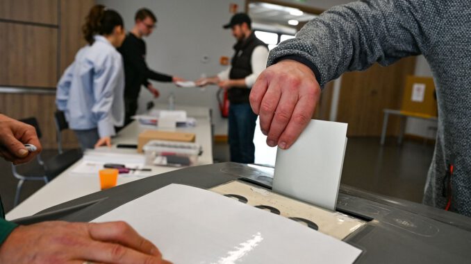 Hanau meldet weitgehende Besetzung der Wahlhelferteams, sucht noch Ersatzkräfte