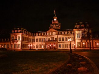 Hanau schaltet zur Earth Hour Lichter an historischen Gebäuden aus
