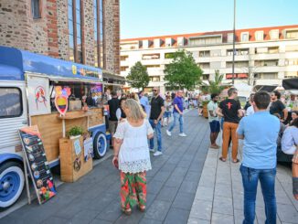 Hanau startet Open Air Saison mit Feierabendmarkt und Glanzstücken im Rathaus