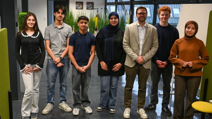 Hanauer Schülervertretung spricht mit Bürgermeister über Schulbau, Ganztagsbetreuung und Demokratieprojekte Hanauer Schülervertretung spricht mit Bürgermeister über Schulbau, Ganztagsbetreuung und Demokratieprojekte