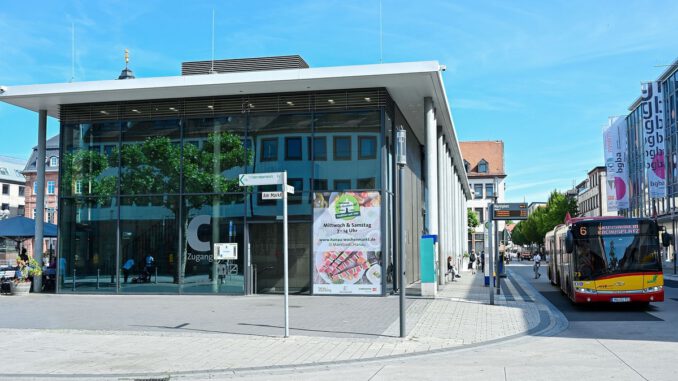 Instandsetzung am Hanauer Marktplatz beginnt: Gehwegabschnitte werden zeitweise gesperrt Instandsetzung am Hanauer Marktplatz beginnt: Gehwegabschnitte werden zeitweise gesperrt