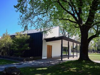Jacques Oerter eröffnet Ausstellung in der Trauerhalle von Steinheim Süd
