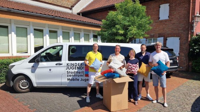Lions Club übergibt rund 30 Kissen an Jugendräume in Wiesbadens östlichen Stadtteilen Lions Club übergibt rund 30 Kissen an Jugendräume in Wiesbadens östlichen Stadtteilen