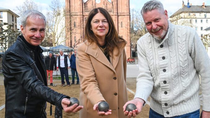 Luisenplatz wieder mit Bouleanlage: Freier Zugang und Ausleihservice per App