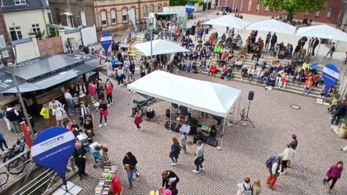 Mediathek Eltville sammelt Bücher für Flohmarkt im Juni