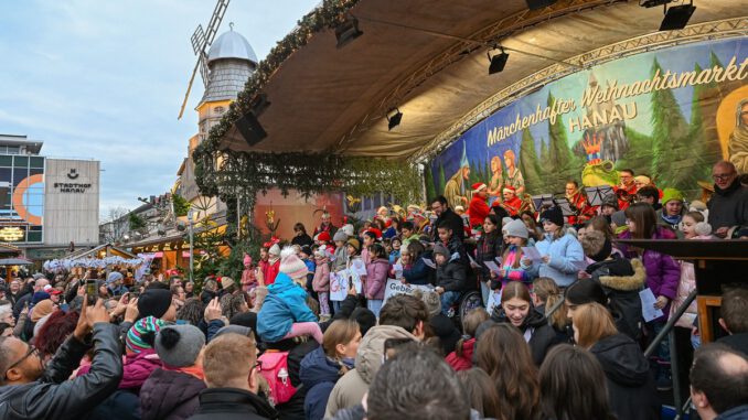 Mehr als 100 Stimmen auf dem Hanauer Weihnachtsmarkt sichern 5000 Euro für Hospizdienst