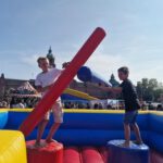 Reisinger Anlagen werden zur Spiellandschaft: Fünf Tage Ferienprogramm für Kinder in Wiesbaden