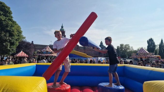 Reisinger Anlagen werden zur Spiellandschaft: Fünf Tage Ferienprogramm für Kinder in Wiesbaden