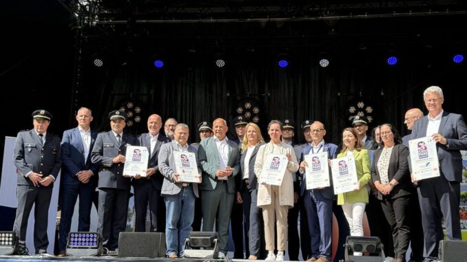 Rüsselsheim wird für Engagement rund um Bahnhof mit KOMPASSbahnprogramm geehrt Rüsselsheim wird für Engagement rund um Bahnhof mit KOMPASSbahnprogramm geehrt
