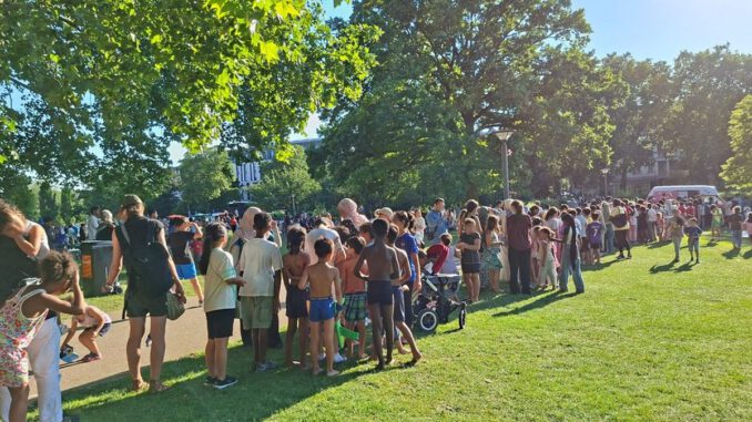 Sommerwiese in Wiesbaden endet mit großem Andrang und 300 Eisgutscheinen für Kinder Sommerwiese in Wiesbaden endet mit großem Andrang und 300 Eisgutscheinen für Kinder