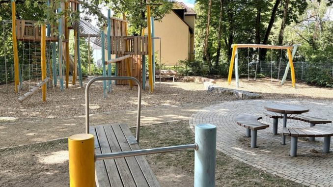 Spielplatz Moabiter Straße in Erbenheim nach Neugestaltung wiedereröffnet Spielplatz Moabiter Straße in Erbenheim nach Neugestaltung wiedereröffnet