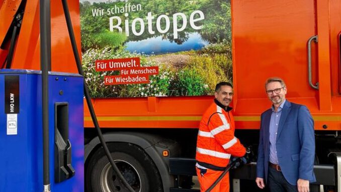 Wiesbadener Müllflotte tankt synthetischen Diesel zur Emissionsminderung